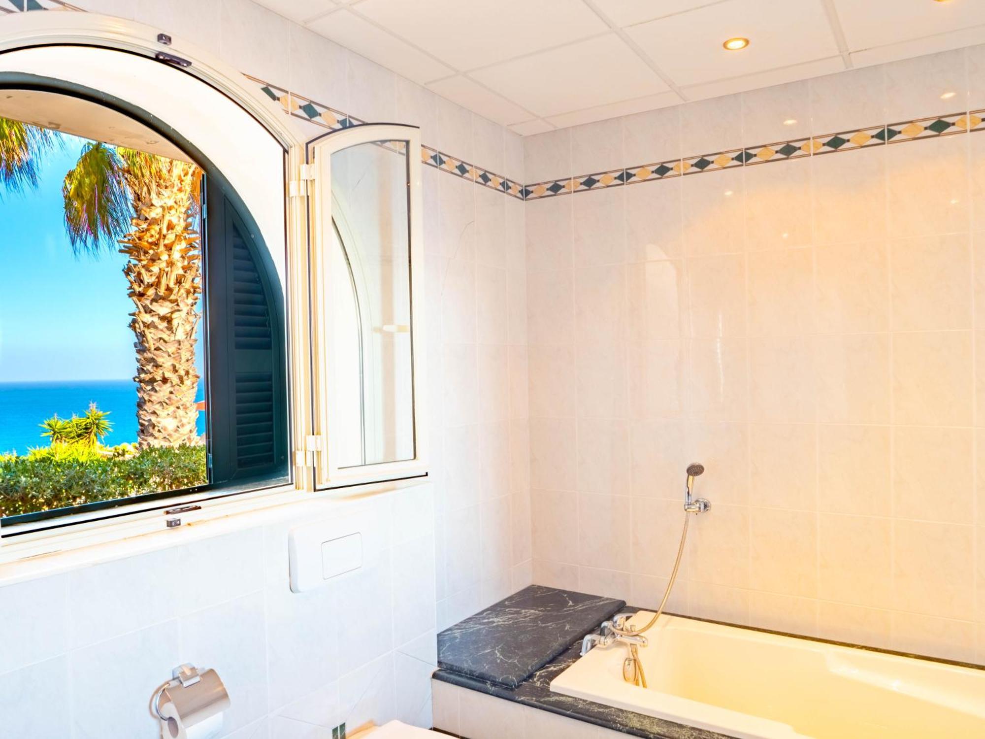 Villa Palma - Sunset Sea Views With Pool, Jacuzzi, Sauna And Games Room Mellieħa Extérieur photo